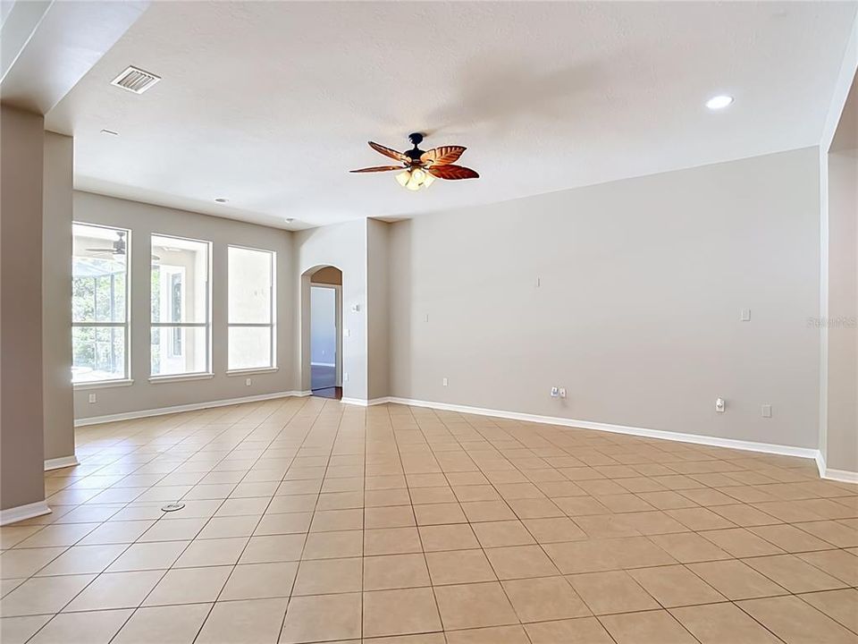 En Venta: $574,900 (4 camas, 3 baños, 3366 Pies cuadrados)