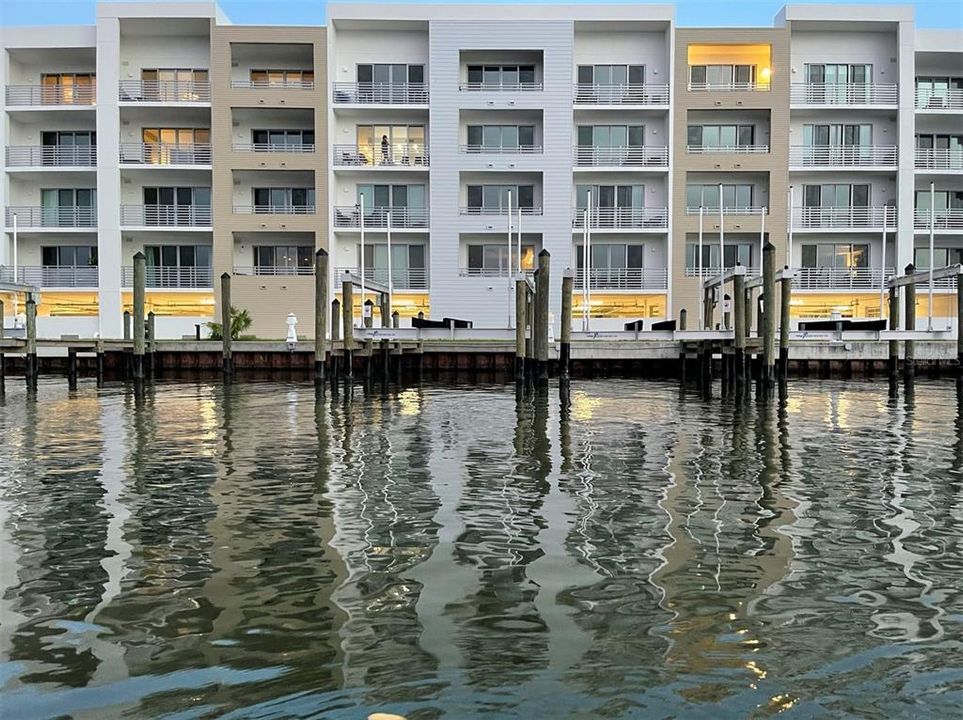 For Rent: $2,500 (1 beds, 1 baths, 896 Square Feet)