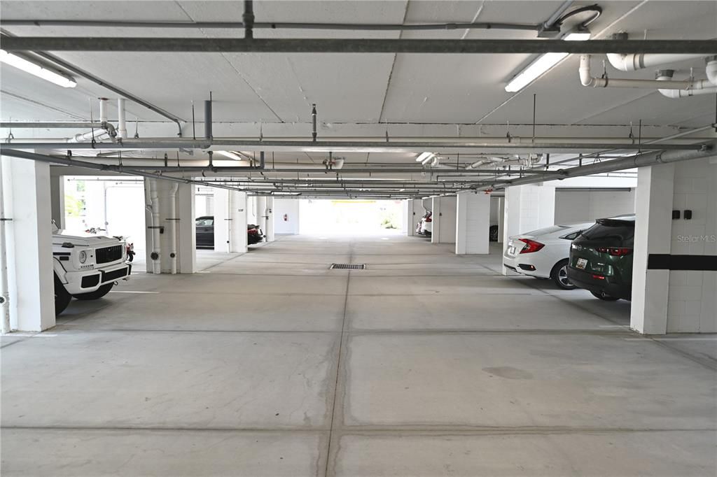 For Rent: $2,500 (1 beds, 1 baths, 896 Square Feet)