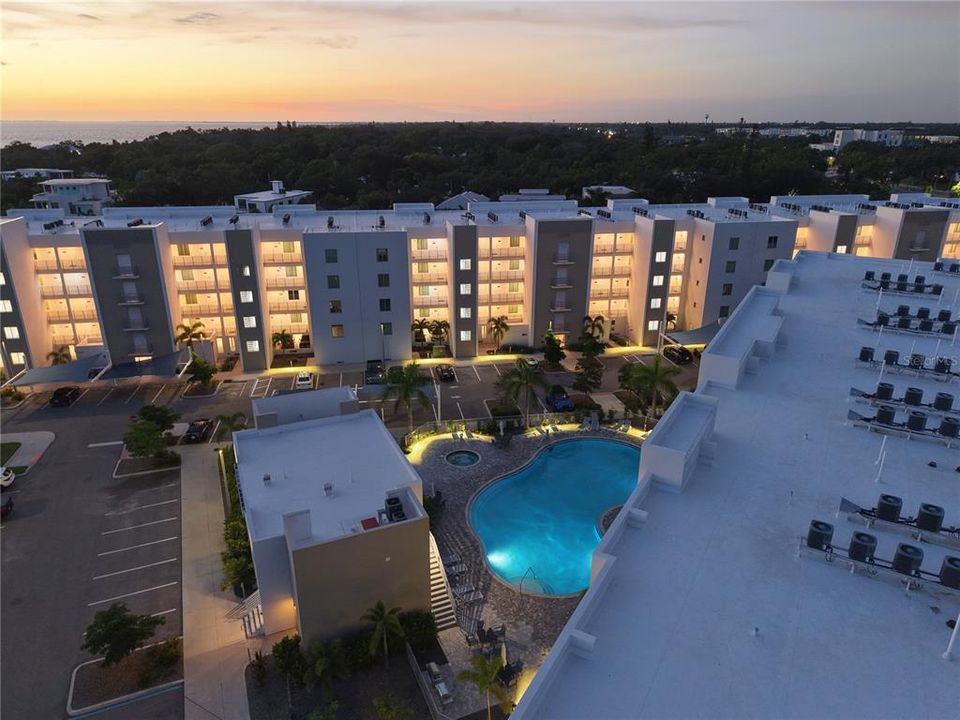 For Rent: $2,500 (1 beds, 1 baths, 896 Square Feet)
