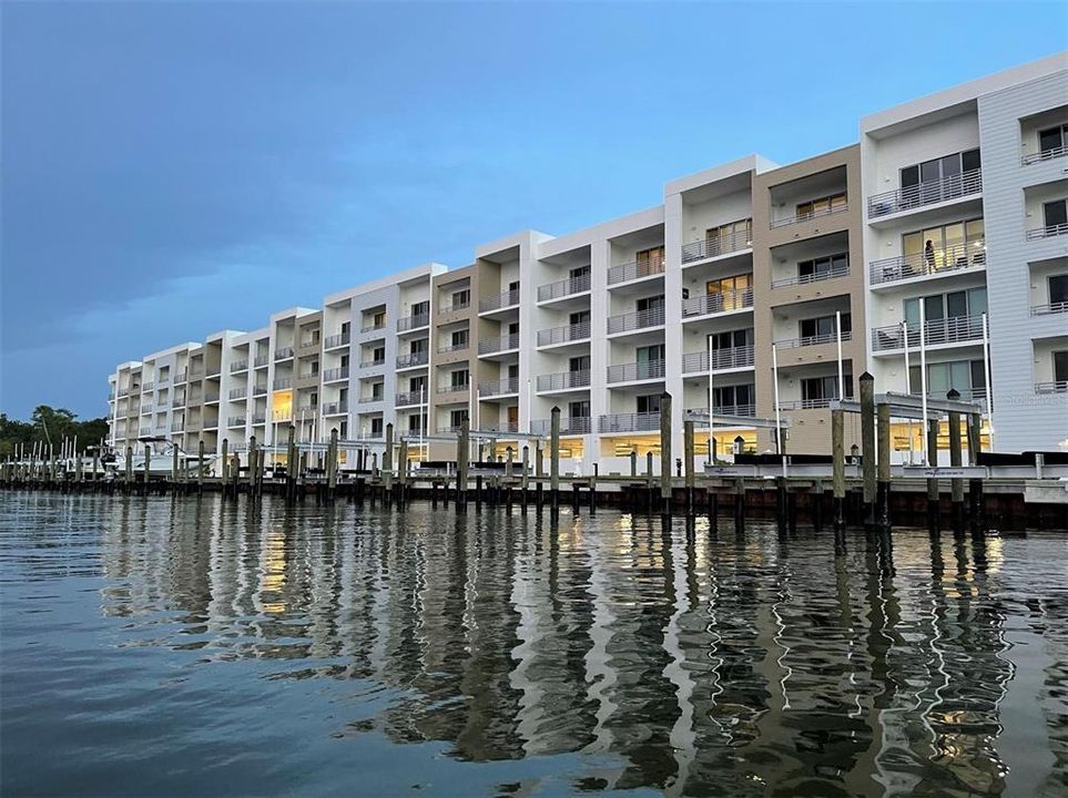 For Rent: $2,500 (1 beds, 1 baths, 896 Square Feet)