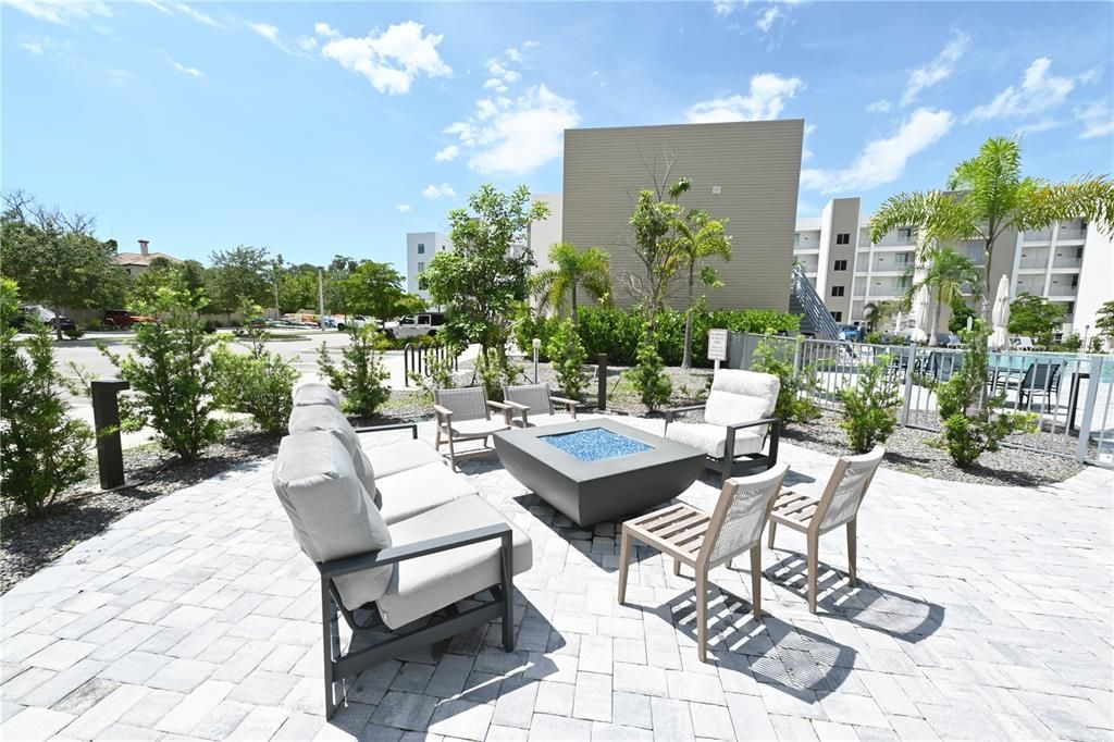 For Rent: $2,500 (1 beds, 1 baths, 896 Square Feet)