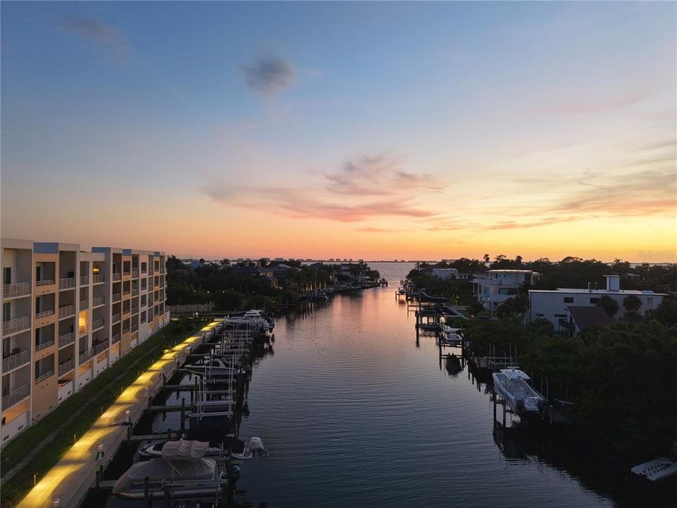 For Rent: $2,500 (1 beds, 1 baths, 896 Square Feet)