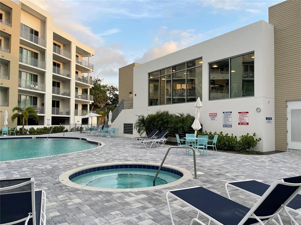 For Rent: $2,500 (1 beds, 1 baths, 896 Square Feet)