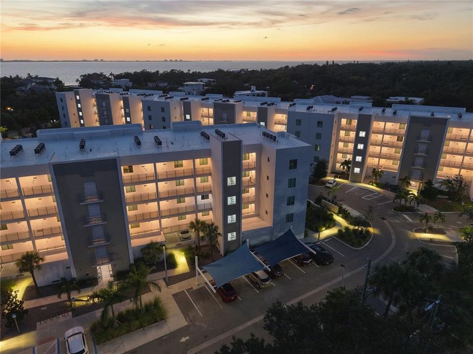 For Rent: $2,500 (1 beds, 1 baths, 896 Square Feet)