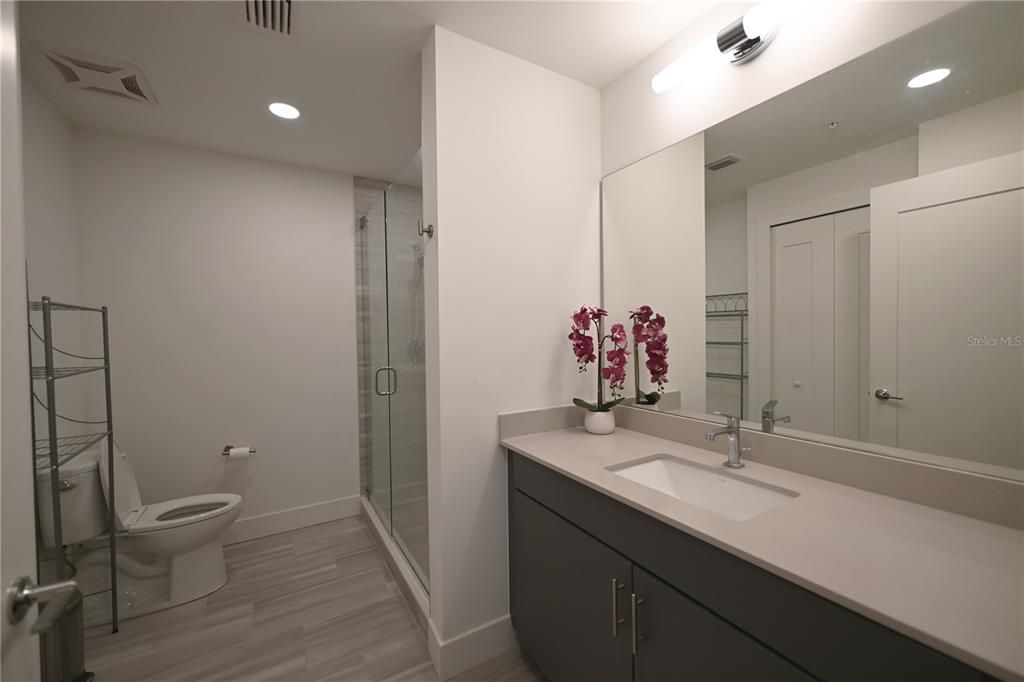 For Rent: $2,500 (1 beds, 1 baths, 896 Square Feet)