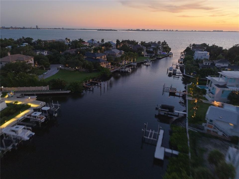 For Rent: $2,500 (1 beds, 1 baths, 896 Square Feet)
