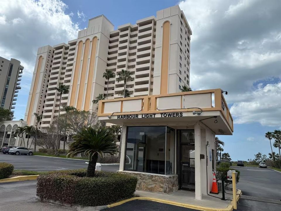 For Rent: $3,900 (2 beds, 2 baths, 1094 Square Feet)