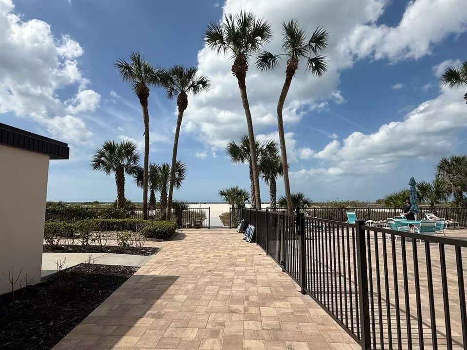 For Rent: $3,900 (2 beds, 2 baths, 1094 Square Feet)