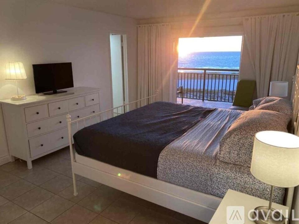 For Rent: $3,900 (2 beds, 2 baths, 1094 Square Feet)