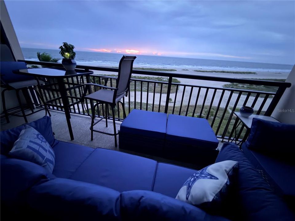 For Rent: $3,900 (2 beds, 2 baths, 1094 Square Feet)