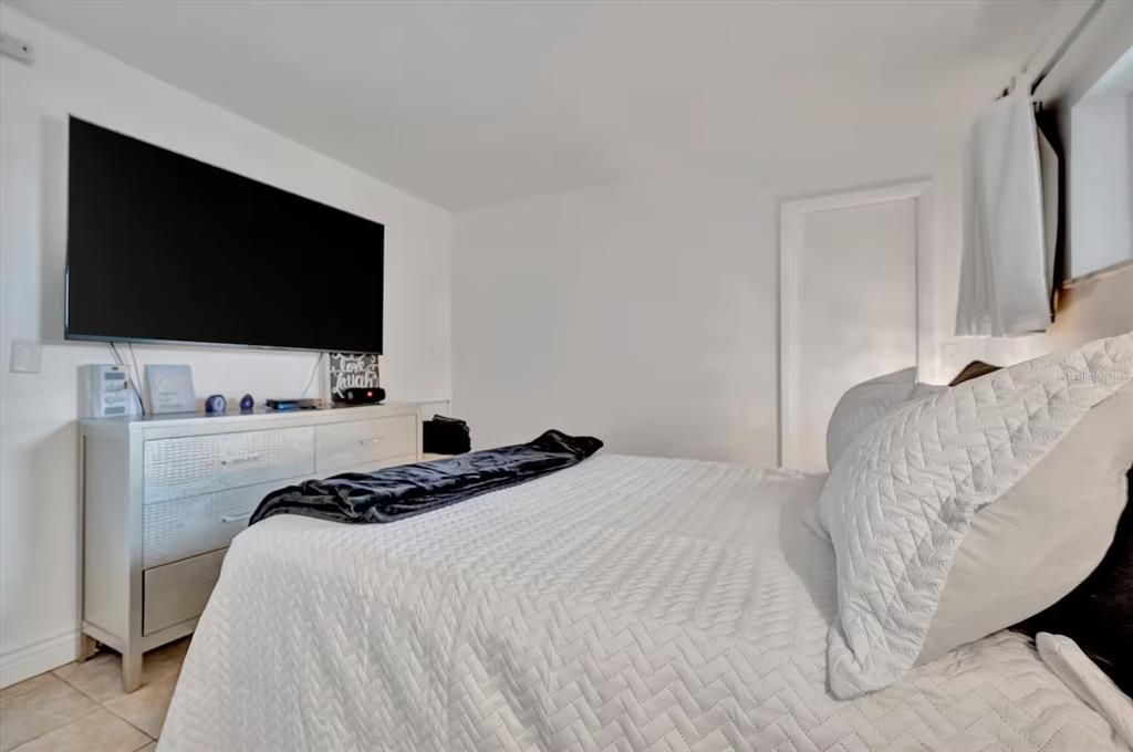 For Rent: $3,900 (2 beds, 2 baths, 1094 Square Feet)