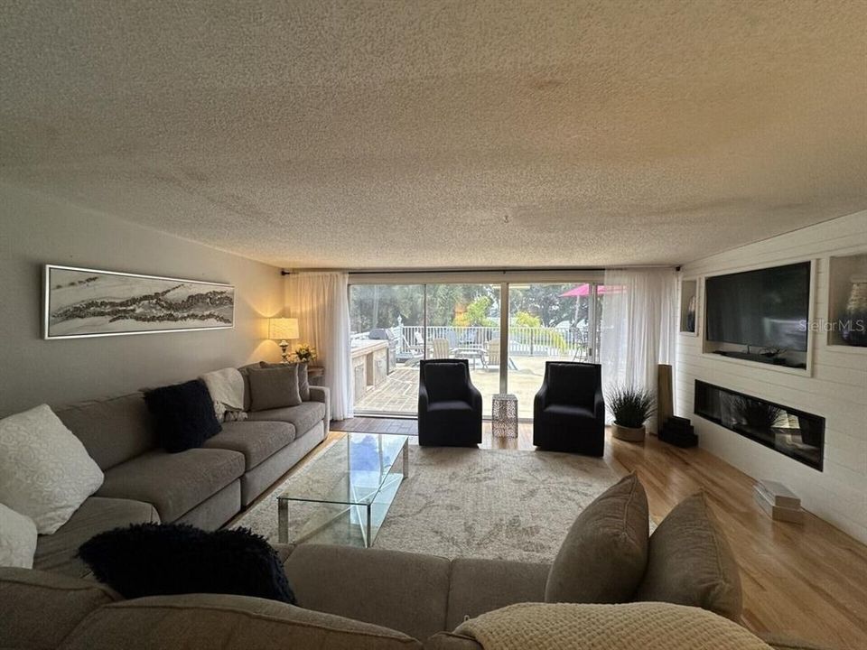For Sale: $729,500 (2 beds, 1 baths, 1980 Square Feet)