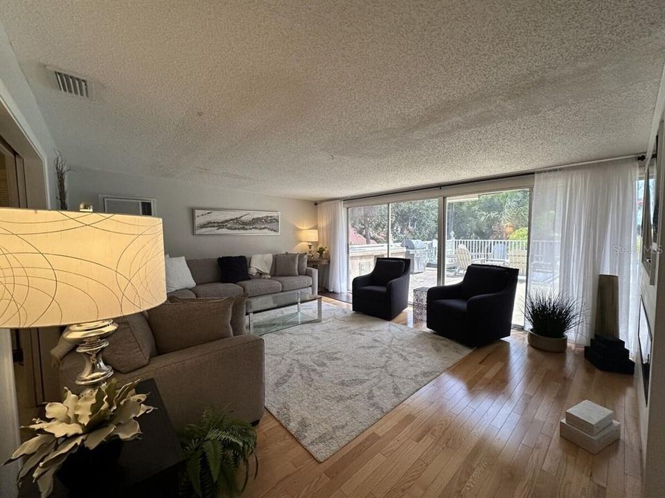 For Sale: $729,500 (2 beds, 1 baths, 1980 Square Feet)