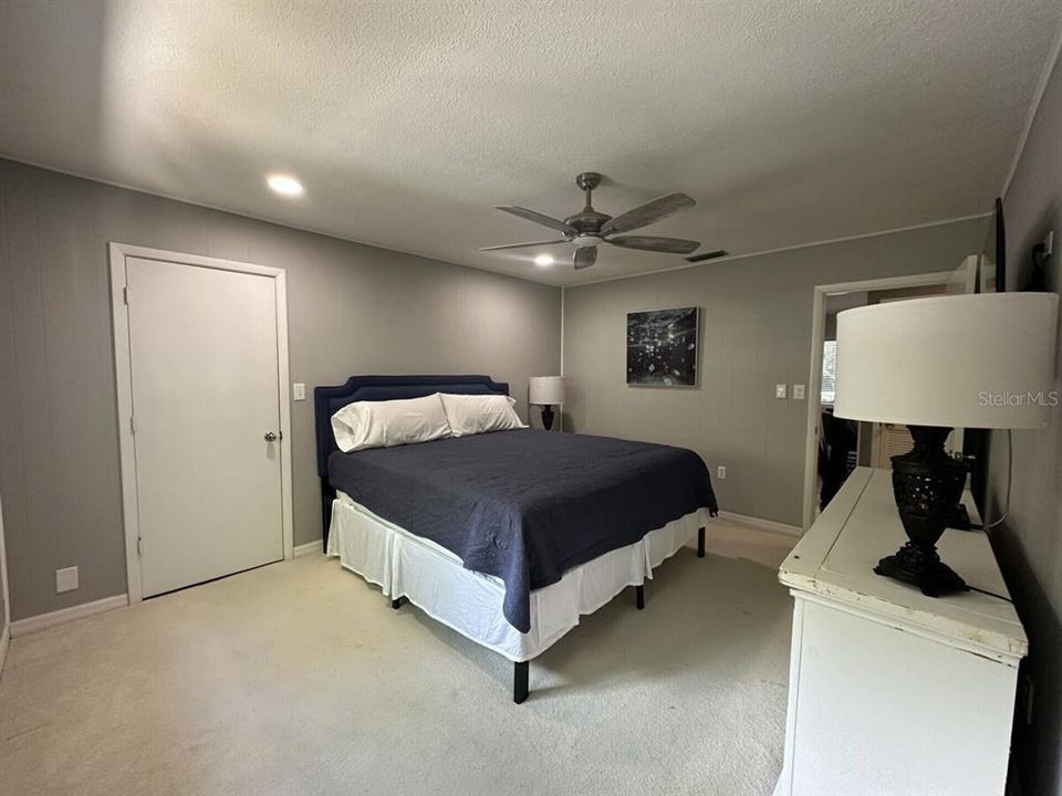 For Sale: $729,500 (2 beds, 1 baths, 1980 Square Feet)