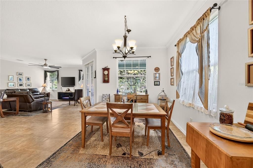 For Sale: $359,900 (3 beds, 3 baths, 1878 Square Feet)