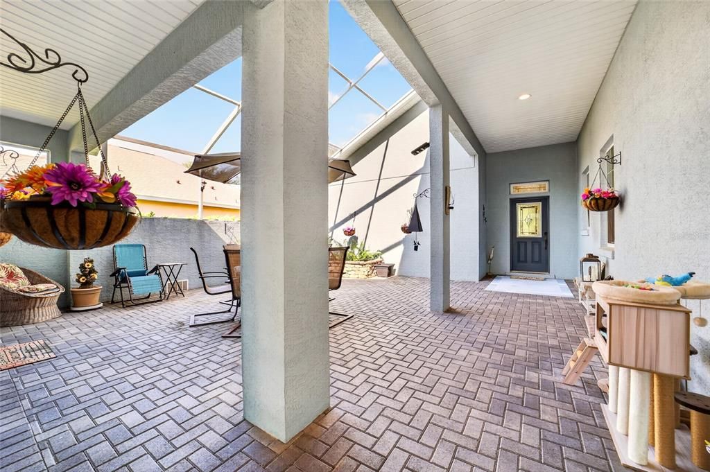 For Sale: $359,900 (3 beds, 3 baths, 1878 Square Feet)