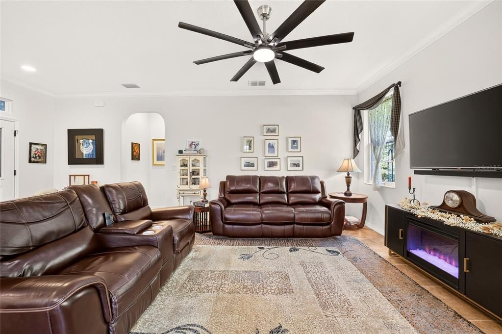 For Sale: $359,900 (3 beds, 3 baths, 1878 Square Feet)