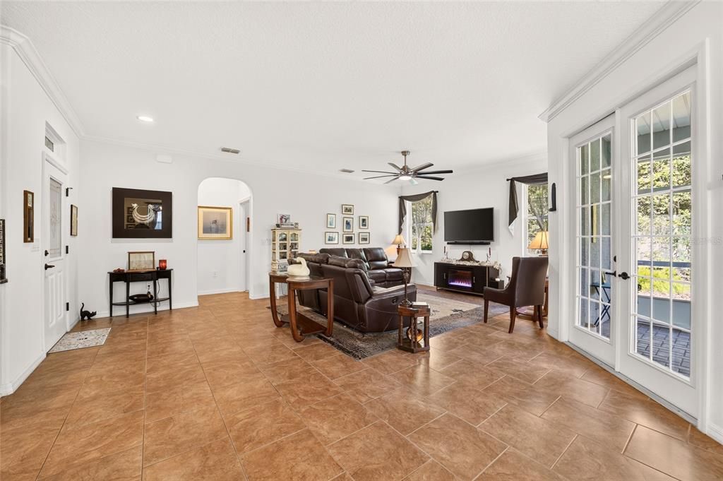 For Sale: $359,900 (3 beds, 3 baths, 1878 Square Feet)