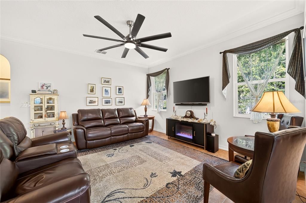 For Sale: $359,900 (3 beds, 3 baths, 1878 Square Feet)