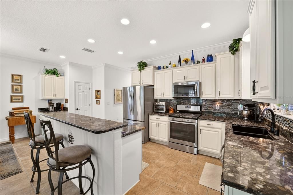 For Sale: $359,900 (3 beds, 3 baths, 1878 Square Feet)