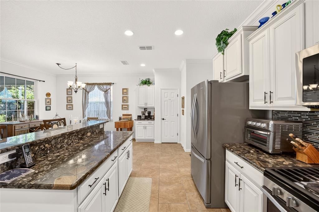 For Sale: $359,900 (3 beds, 3 baths, 1878 Square Feet)