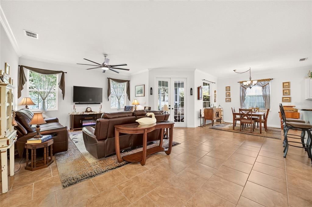 For Sale: $359,900 (3 beds, 3 baths, 1878 Square Feet)