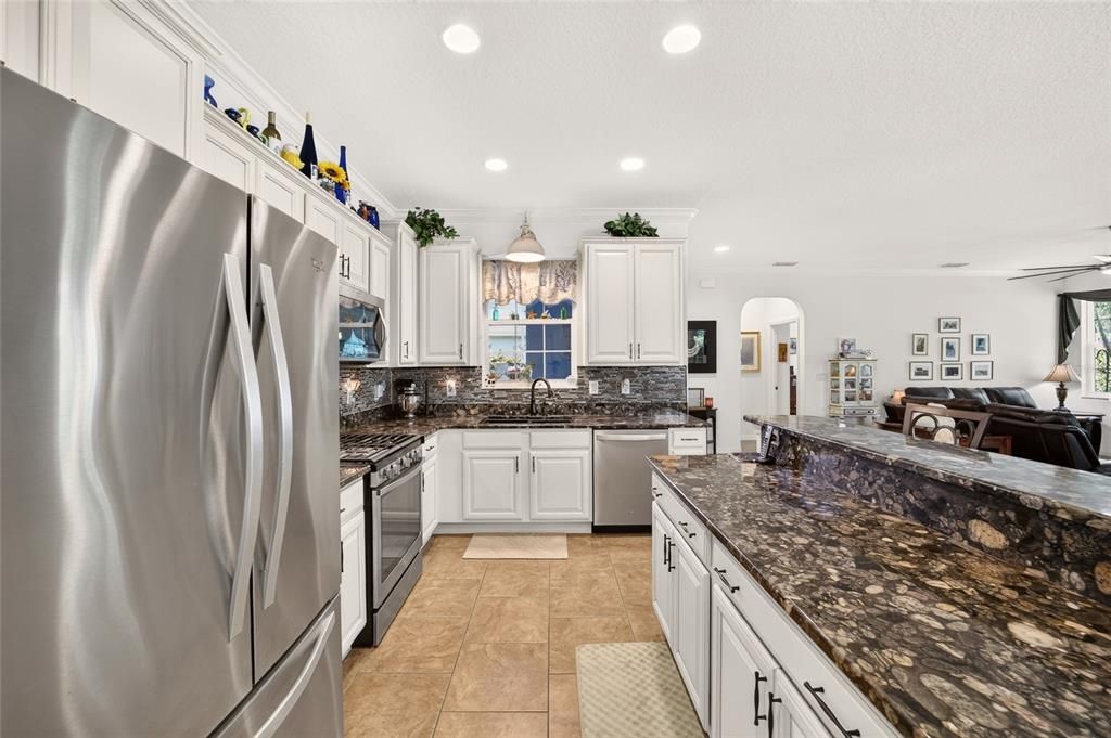For Sale: $359,900 (3 beds, 3 baths, 1878 Square Feet)