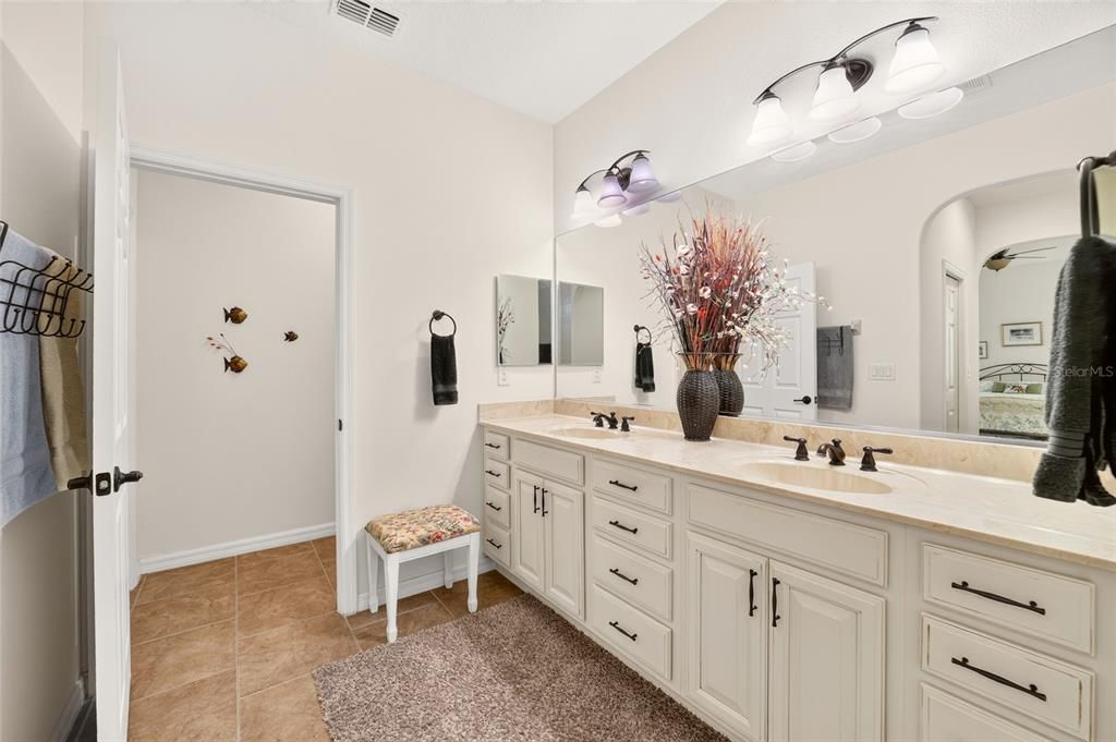 For Sale: $359,900 (3 beds, 3 baths, 1878 Square Feet)