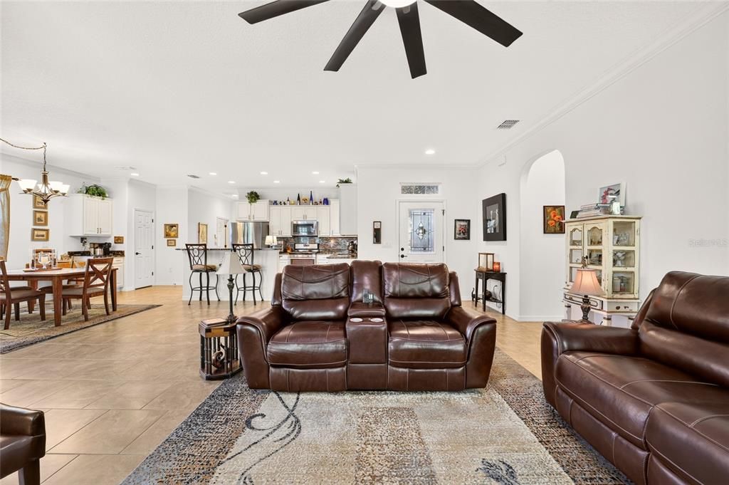 For Sale: $359,900 (3 beds, 3 baths, 1878 Square Feet)