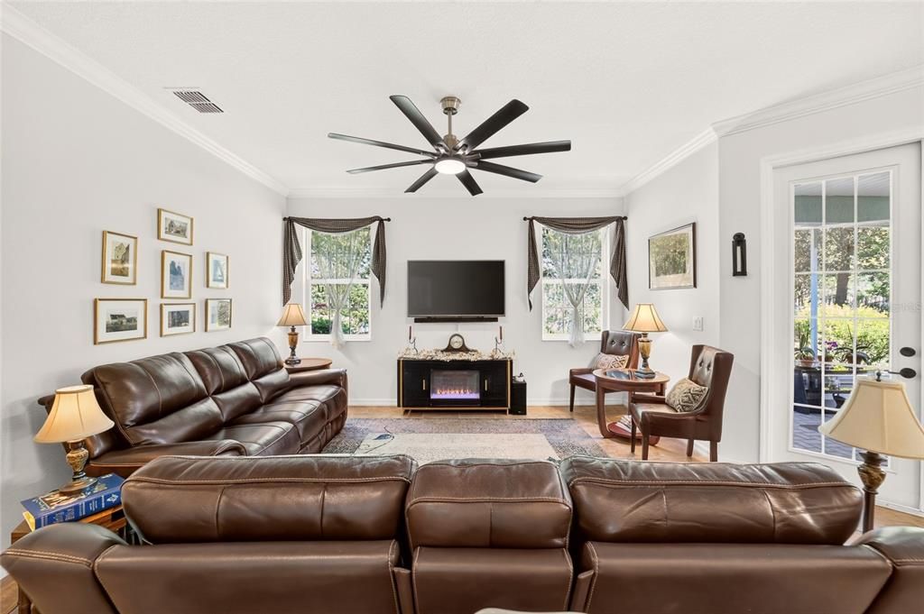For Sale: $359,900 (3 beds, 3 baths, 1878 Square Feet)