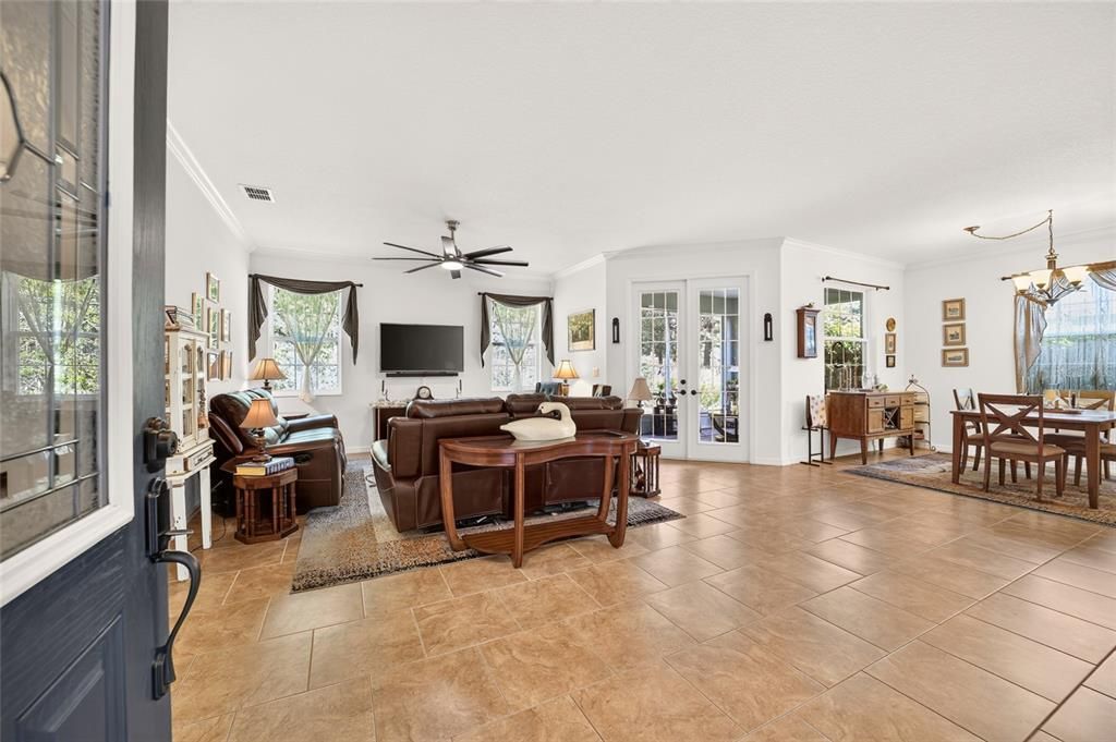 For Sale: $359,900 (3 beds, 3 baths, 1878 Square Feet)