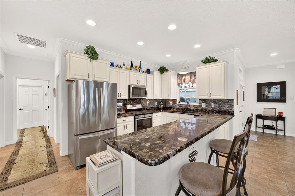 For Sale: $359,900 (3 beds, 3 baths, 1878 Square Feet)