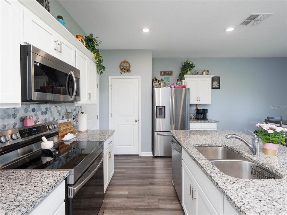 For Sale: $375,000 (3 beds, 2 baths, 1826 Square Feet)