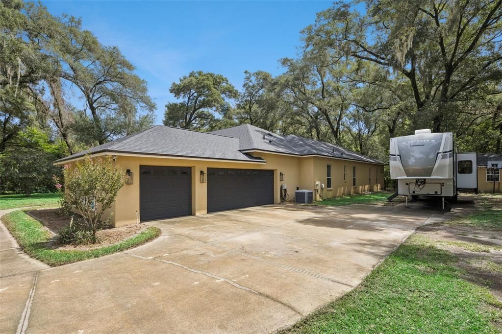 For Sale: $899,900 (4 beds, 3 baths, 3136 Square Feet)