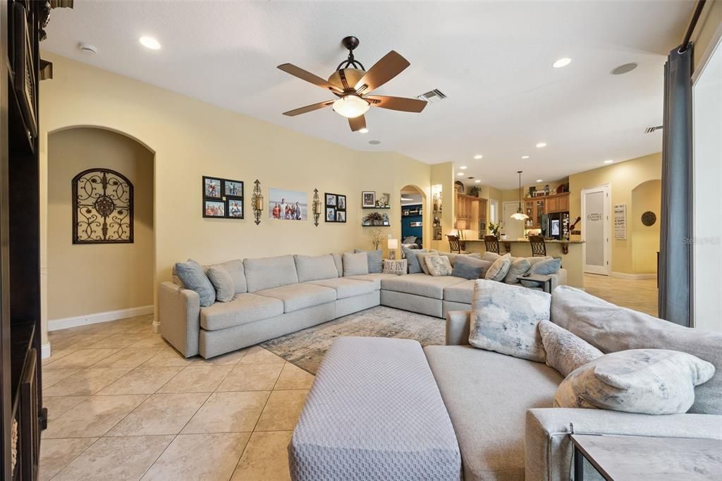 For Sale: $899,900 (4 beds, 3 baths, 3136 Square Feet)