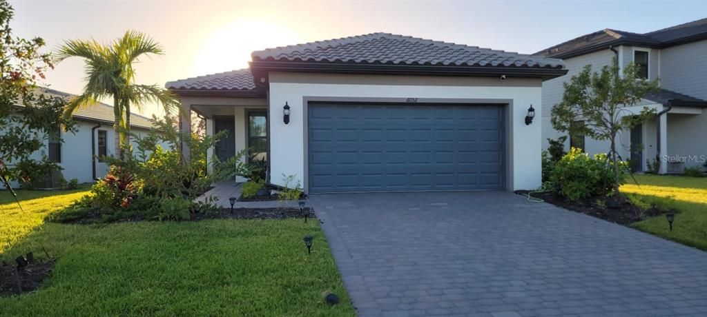 For Rent: $3,300 (4 beds, 2 baths, 1580 Square Feet)