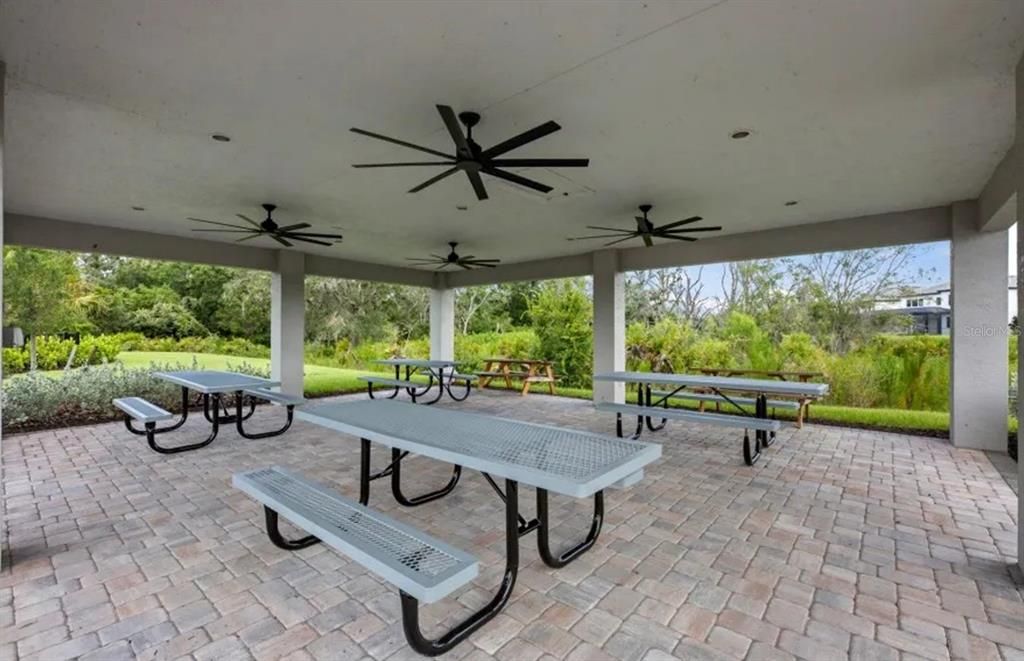 For Rent: $3,300 (4 beds, 2 baths, 1580 Square Feet)