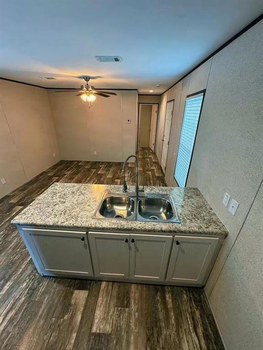 For Sale: $179,000 (2 beds, 2 baths, 784 Square Feet)