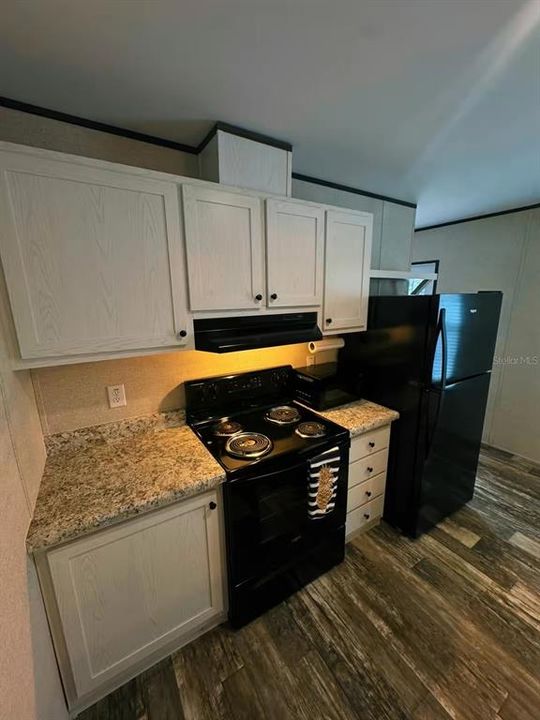 For Sale: $179,000 (2 beds, 2 baths, 784 Square Feet)