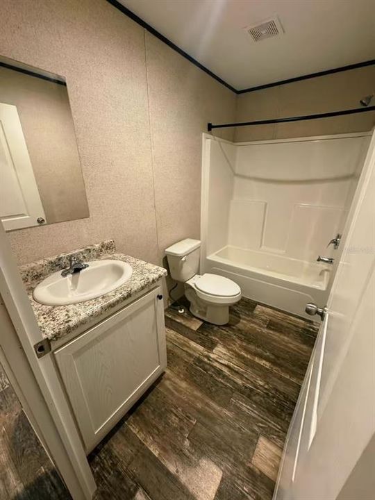 For Sale: $179,000 (2 beds, 2 baths, 784 Square Feet)