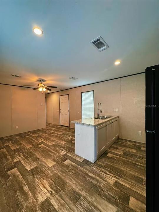 For Sale: $179,000 (2 beds, 2 baths, 784 Square Feet)