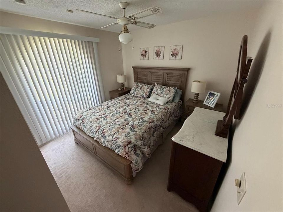 Под контрактом: $369,999 (3 спален, 2 ванн, 1666 Квадратных фут)