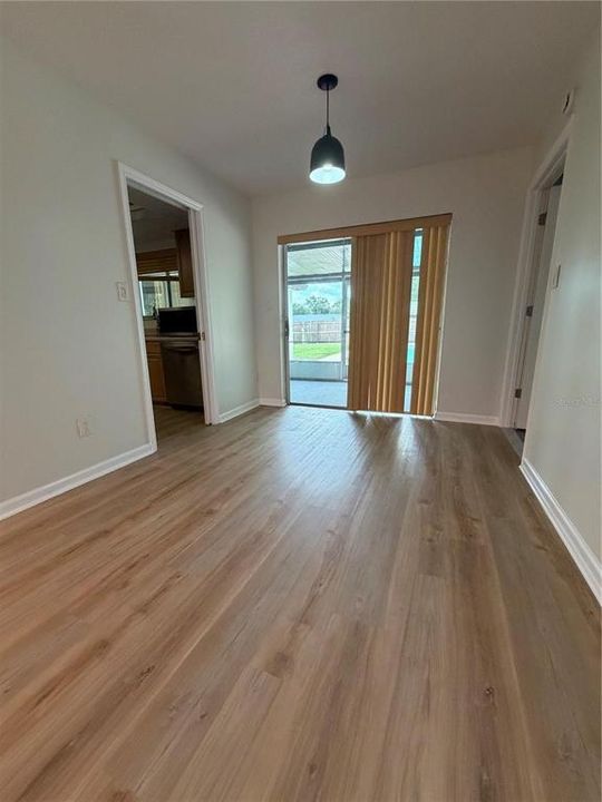 For Rent: $2,100 (3 beds, 2 baths, 1405 Square Feet)