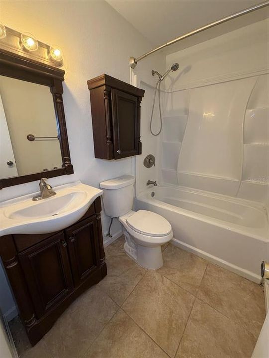 For Rent: $2,100 (3 beds, 2 baths, 1405 Square Feet)