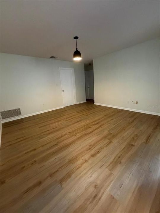 For Rent: $2,100 (3 beds, 2 baths, 1405 Square Feet)