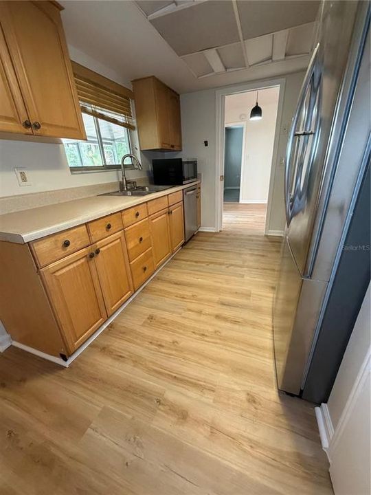 For Rent: $2,100 (3 beds, 2 baths, 1405 Square Feet)