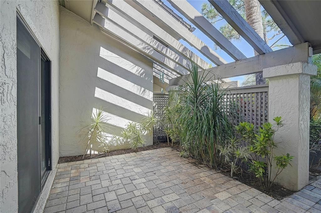 For Sale: $365,900 (2 beds, 2 baths, 1343 Square Feet)