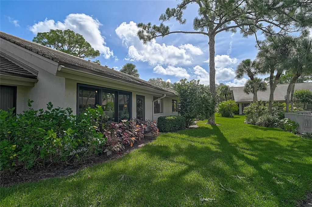For Sale: $365,900 (2 beds, 2 baths, 1343 Square Feet)