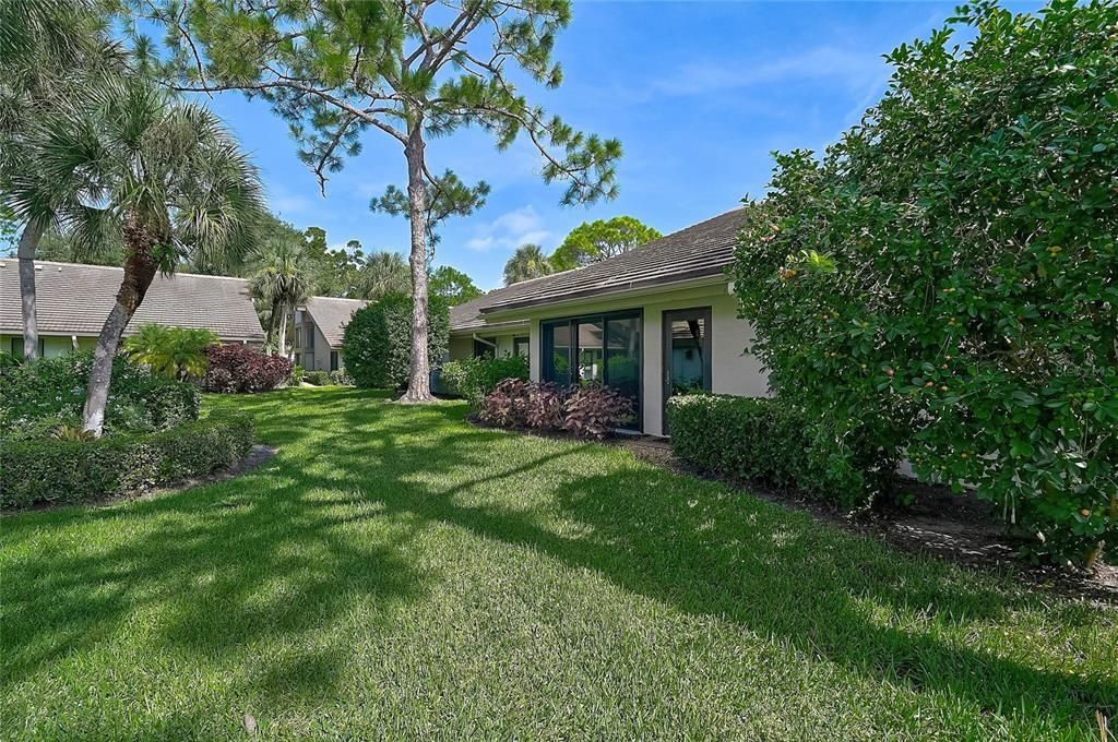 For Sale: $365,900 (2 beds, 2 baths, 1343 Square Feet)